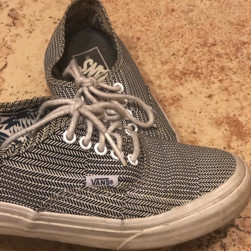 Vans! - Picture 3 of 4